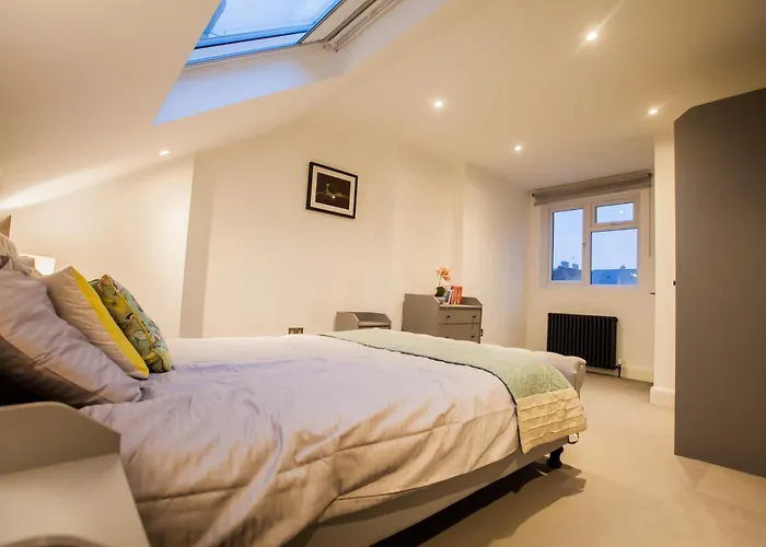 Surbiton Luxury Garden House 19A