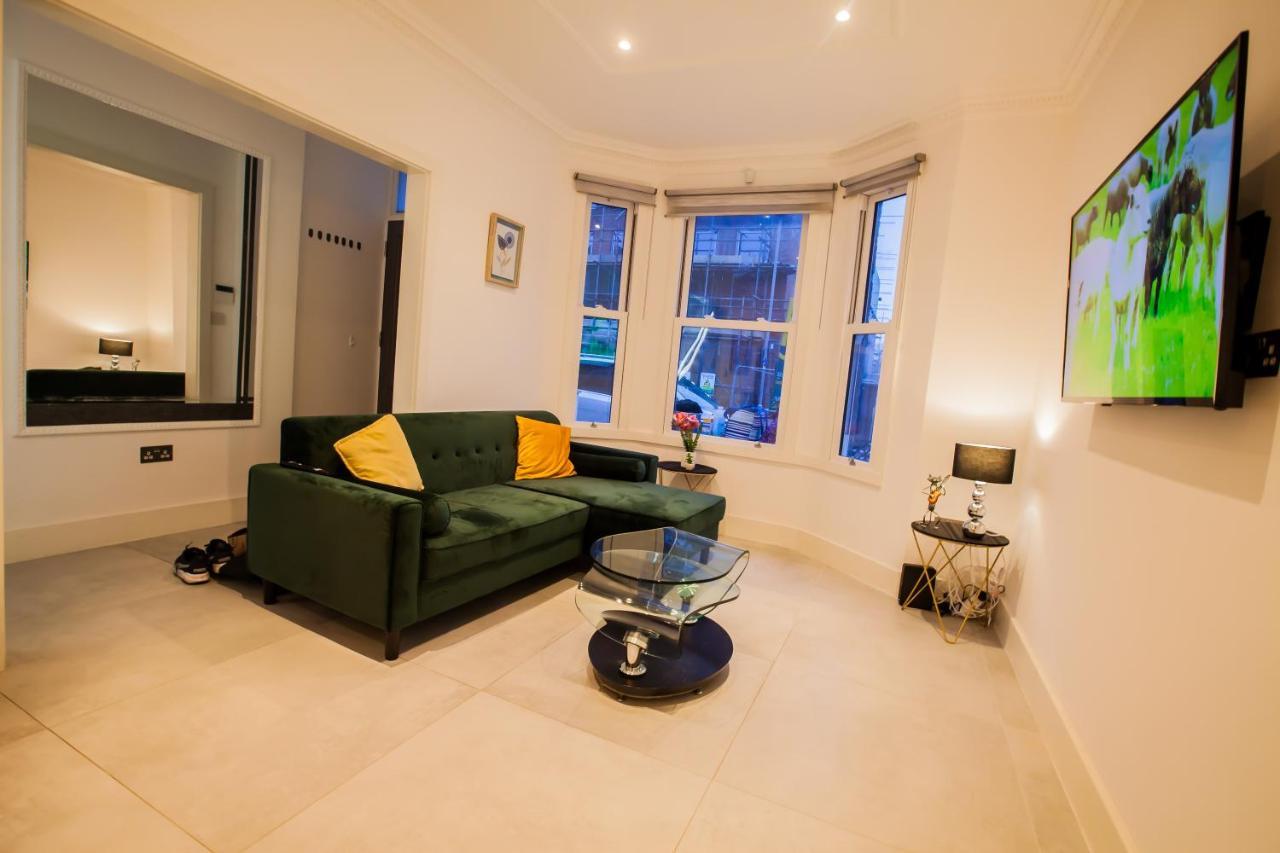 Luxury Garden House 19a Holiday home Surbiton